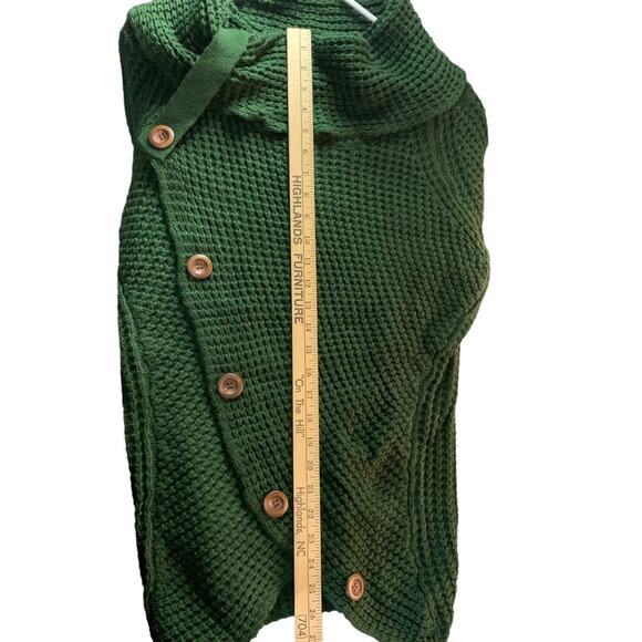 Green Cowl Neck Sweater. - Picture 4 of 9